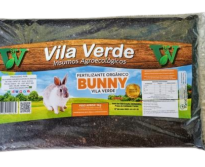 "Pacote de Fertilizante Orgânico Bunny Refil 1kg da Vila Verde, promovendo crescimento saudável das plantas."