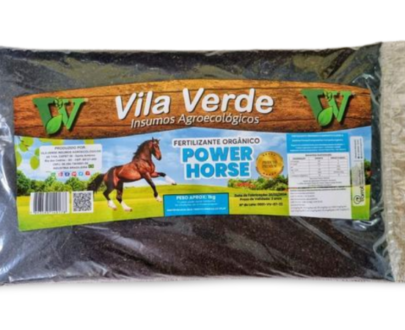 "Pacote de refil de 1kg do Fertilizante Orgânico Power Horse da Vila Verde, ideal para o enriquecimento natural do solo."