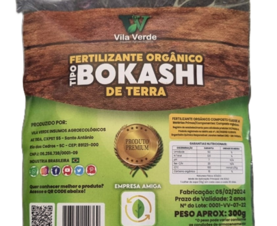 Pacote do Fertilizante Orgânico Bokashi de Terra da Vila Verde, ideal para enriquecimento do solo.