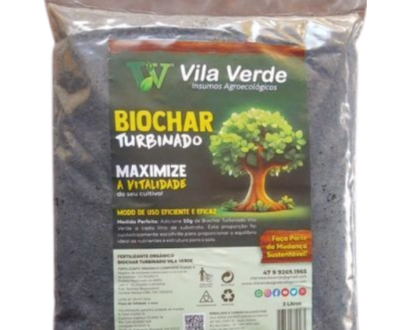 "Rótulo frontal do Biochar Turbinado Vila Verde em fundo branco, mostrando informações e benefícios do produto."